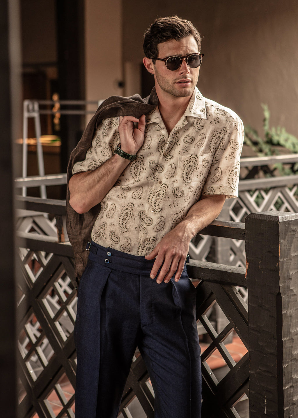 Mouse tail grass colored floral collar shirt