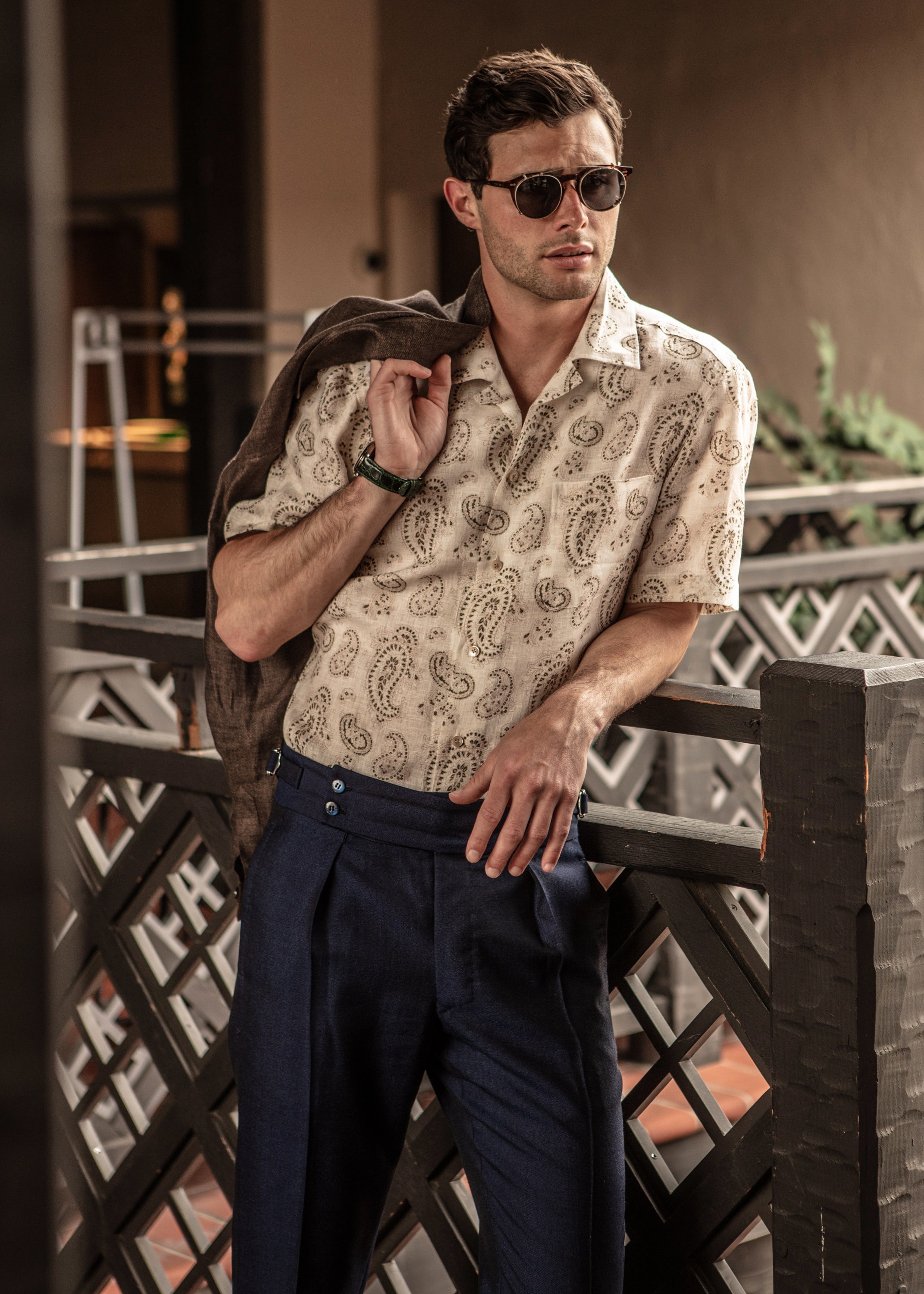Mouse tail grass colored floral collar shirt