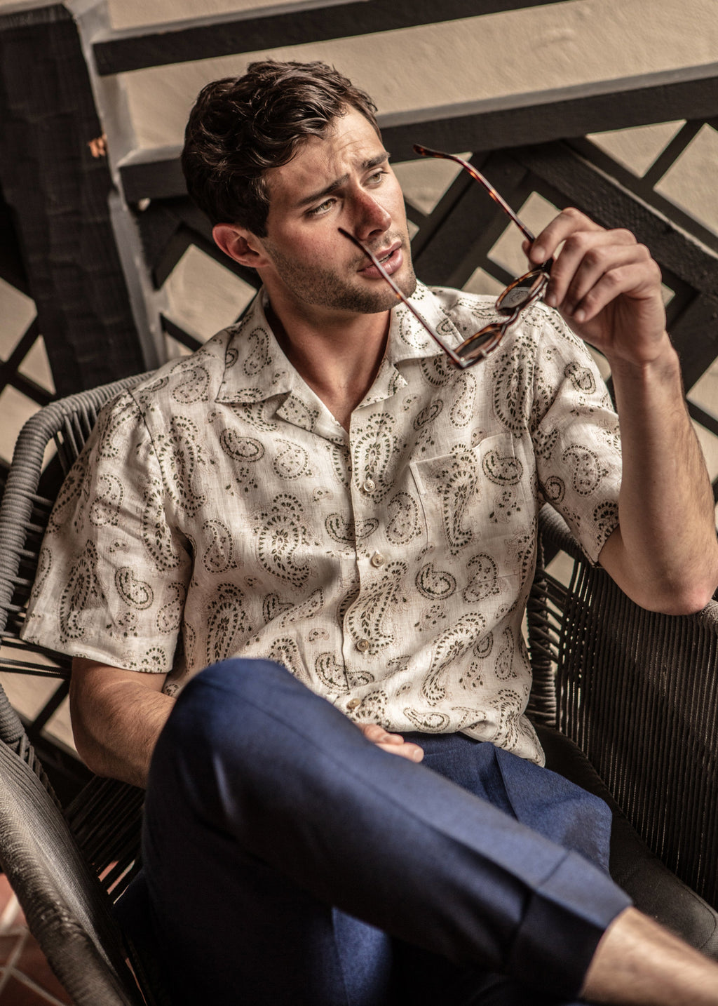 Mouse tail grass colored floral collar shirt